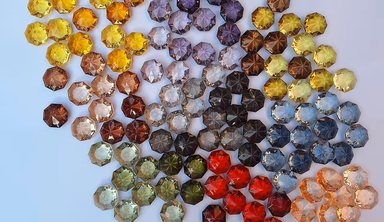 MORE THAN TWENTY CRYSTAL COLOURS