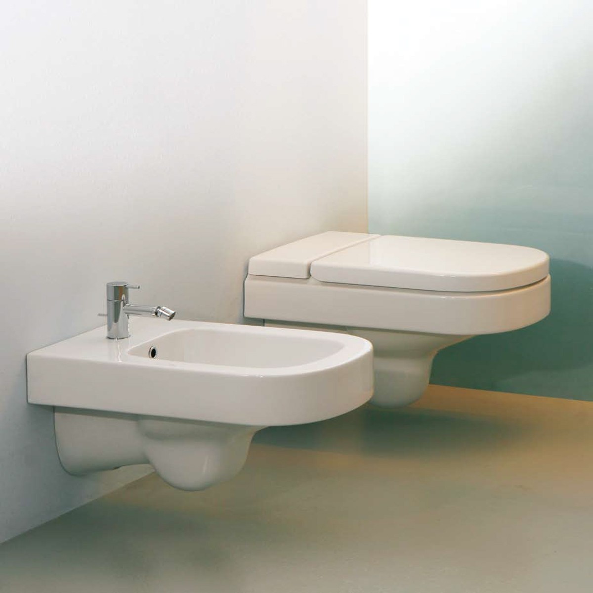 SANITARYWARE & SHOWERS